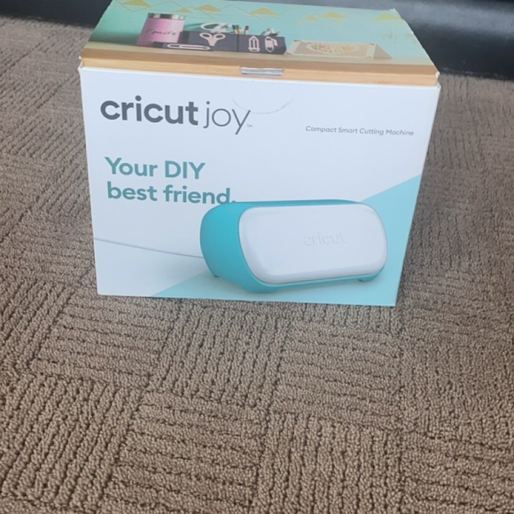 Cricut joy bundle- OVER $500 VALUE - Picture 9 of 10